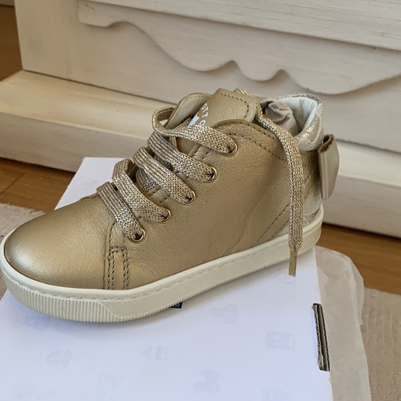 Falcotto by Naturino Girls Gold Leather Trainers size 24 euro Us 8 NWT - Picture 11 of 12